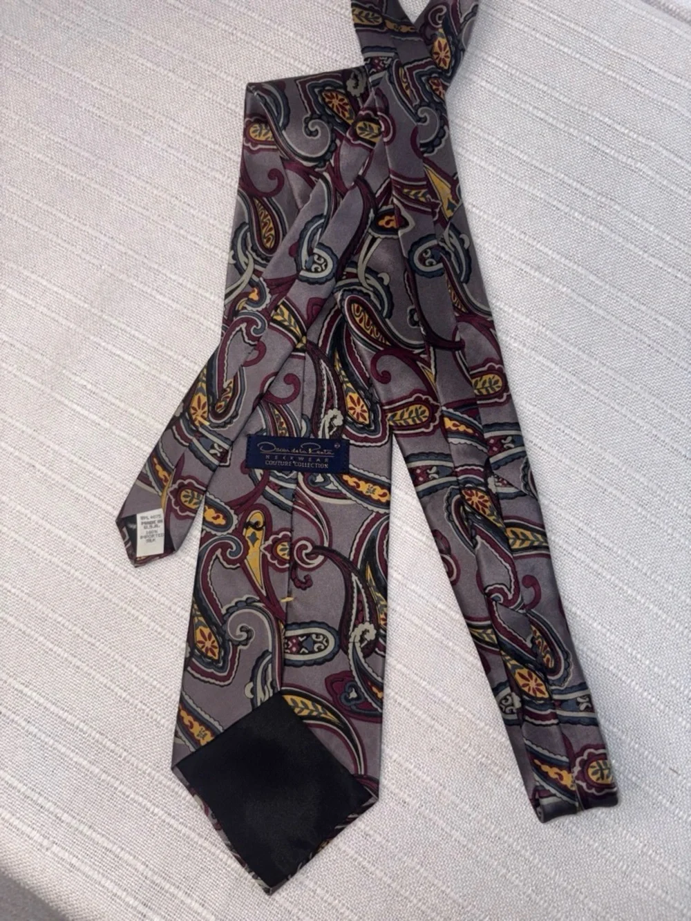 Oscar de la Renta Necktie Grey Paisley Silk Handcrafted One Size